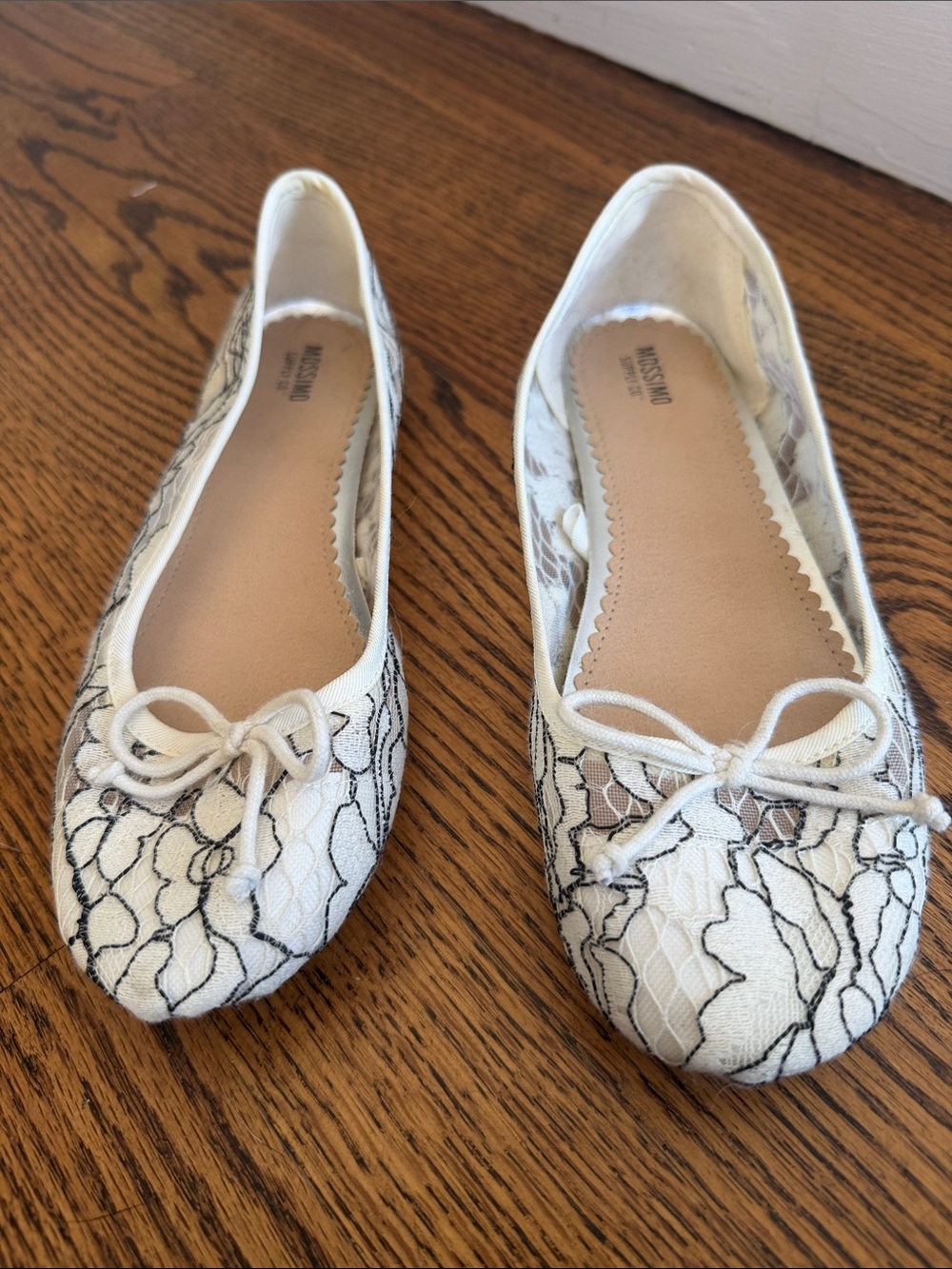 Mossimo Supply Co. White Lace Ballet Flats with Bow
